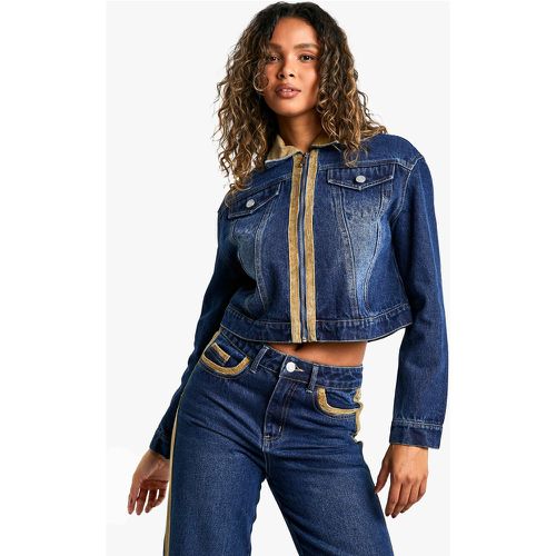 Giacca in denim sagomata con finiture in velluto a coste - boohoo - Modalova