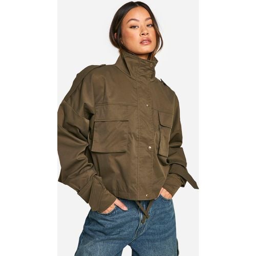 Tall Cropped Utility Jacket, Verde - boohoo - Modalova