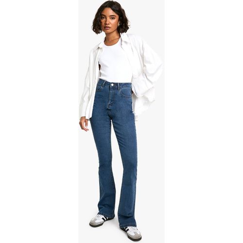 Jeans a zampa Tall Basics, Azzurro - boohoo - Modalova