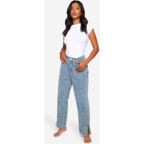 Jeans dritti Petite Basics con spacco - boohoo - Modalova