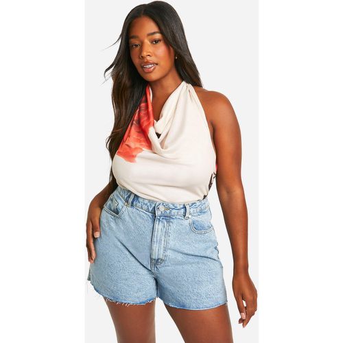 Top Plus Size con stampa di rose e scollo a cappuccio - boohoo - Modalova