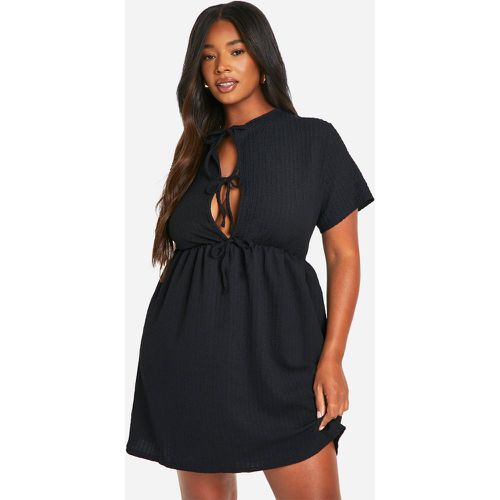 Vestito grembiule Plus Size con trama e laccetti frontali - boohoo - Modalova