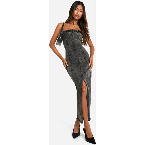 Vestito midi in denim a fascia con cintura - boohoo - Modalova