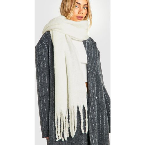 Bufanda Oversize Gruesa Con Flecos - boohoo - Modalova