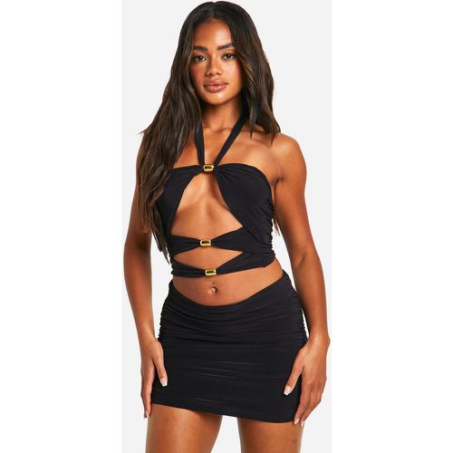 Top seducente su due livelli allacciato al collo con cut-out & minigonna - boohoo - Modalova