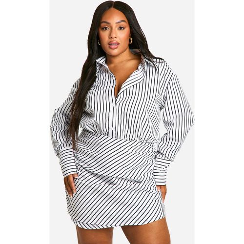 Vestito camicia Plus Size a righe intessute con ruches - boohoo - Modalova