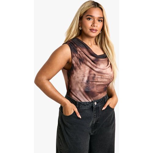 Top Plus Size con stampa astratta e scollo attorcigliato - boohoo - Modalova