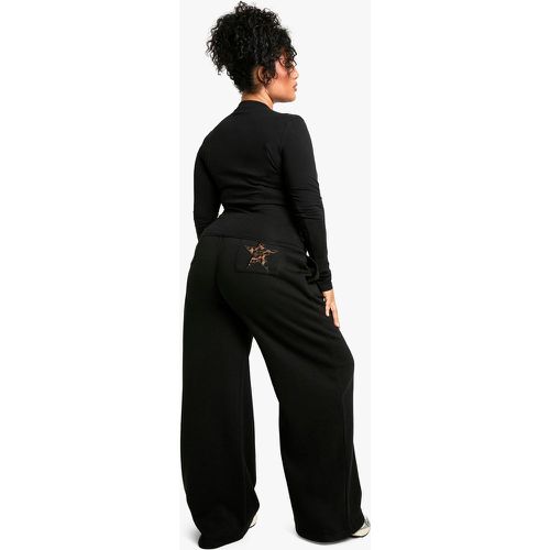 Pantaloni tuta dritti Plus Size leopardati con applique a stella - boohoo - Modalova