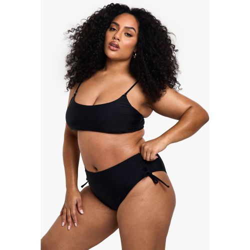 Top bikini Plus Size Essentials con scollo rotondo - boohoo - Modalova