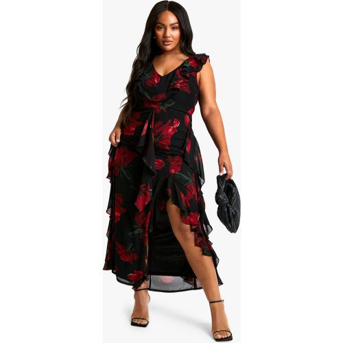 Vestido Plus Maxi De Flores Oscuras Con Volante - boohoo - Modalova