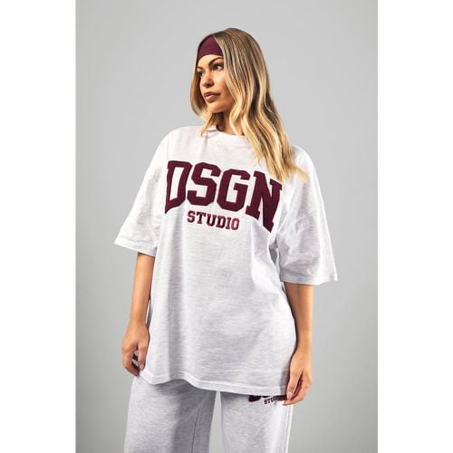 T-shirt oversize Dsgn con applique in spugna - boohoo - Modalova