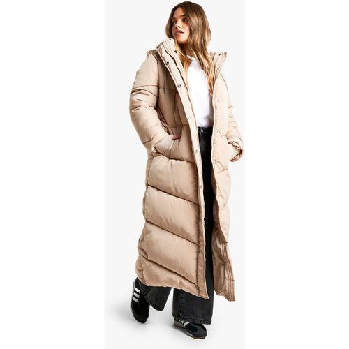 Chaqueta Petite Acolchada Maxi Con Capucha - boohoo - Modalova