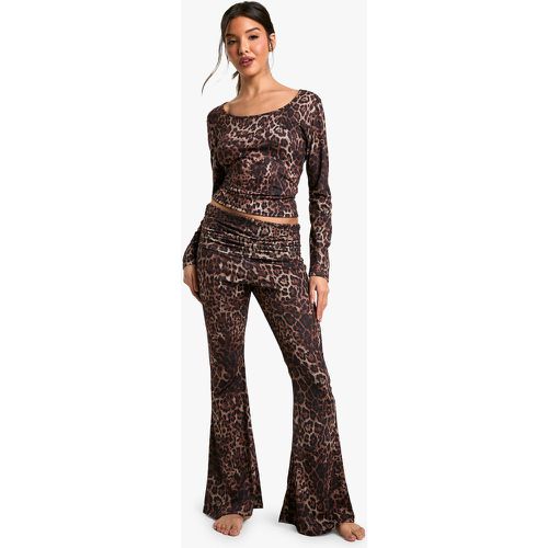 Pantaloni a zampa LOUNGE LOUNGE CON STAMPA LEOPARDATA - boohoo - Modalova