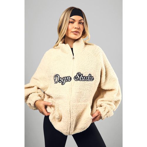 Felpa in pile borg con applique Dsgn Studio e zip - boohoo - Modalova