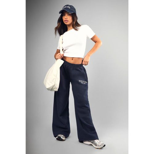 Pantalón Deportivo Petite Recto Con Aplique Dsgn Studio - boohoo - Modalova