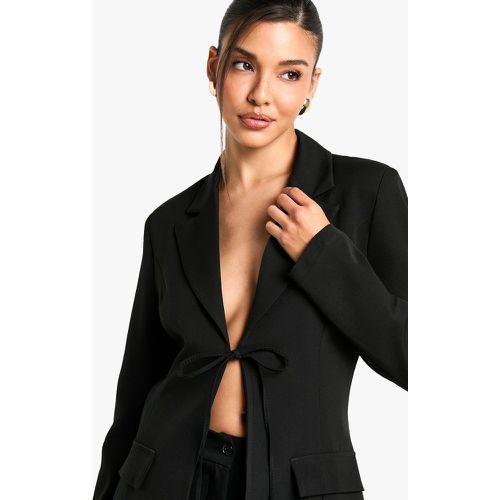 Blazer sartoriale con laccetti frontali - boohoo - Modalova