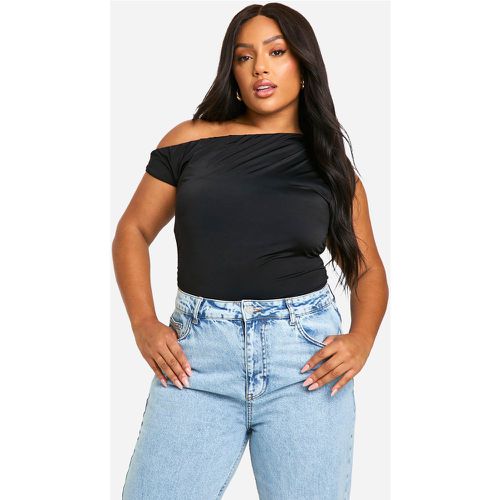 Top Plus Size seducente su due livelli con scollo asimmetrico - boohoo - Modalova