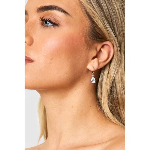 Orecchini a cerchio color argento con pendente a goccia e strass - boohoo - Modalova