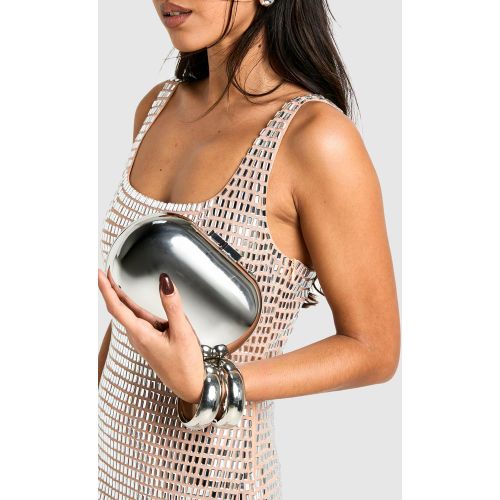 Bolso De Mano Ovalado De Metal Plateado - boohoo - Modalova