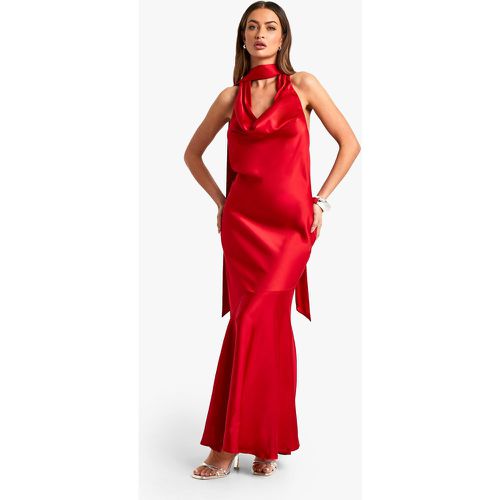 Vestito maxi allacciato al collo in raso - boohoo - Modalova