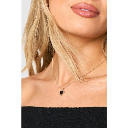 Collana con pendente a cuore smaltato nero - boohoo - Modalova