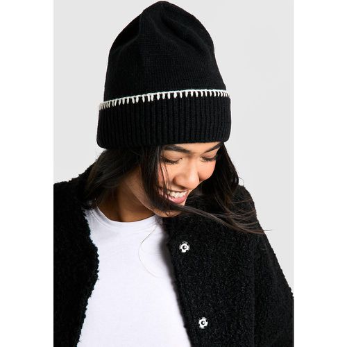 Berretto Beanie in maglia rifinito con cuciture coperte - boohoo - Modalova