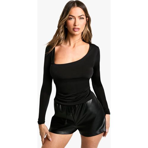 Top seducente su due livelli con scollo asimmetrico - boohoo - Modalova