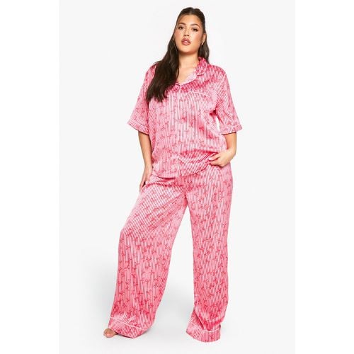 Pijama Plus De Pantalón Corto Y Camisa De Raso Con Botones Y Lazo - boohoo - Modalova