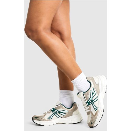 Scarpe da ginnastica spesse con pannelli sportivi - boohoo - Modalova