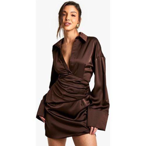 Vestido Camisero Mini De Raso Con Mangas Acampanadas - boohoo - Modalova