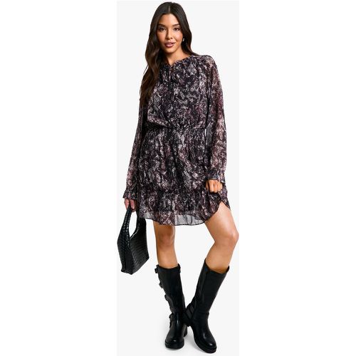 Vestito Skater a maniche lunghe in chiffon con stampa effetto pelle di serpente - boohoo - Modalova