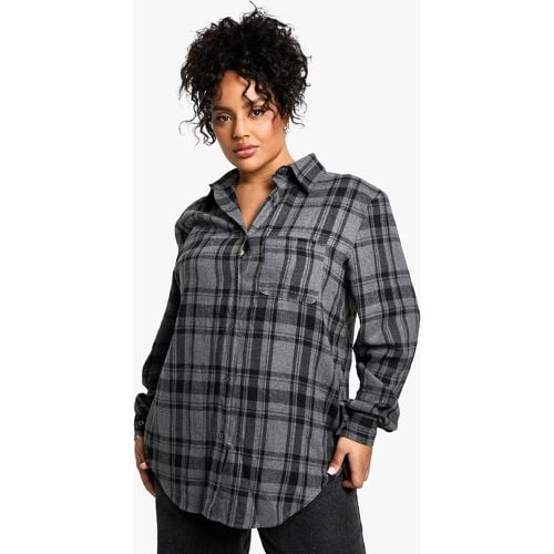 Camicia Plus Size a quadri con spalline imbottite - boohoo - Modalova