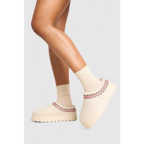 Sandali Mules comodi in pile borg con ricami - boohoo - Modalova