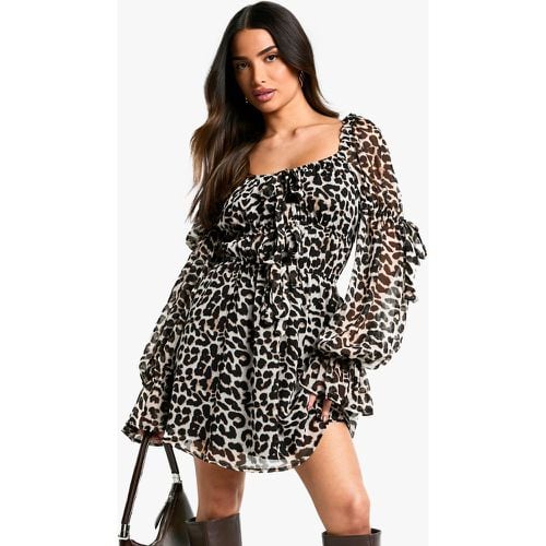 Vestido Petite Mini De Chifón Con Volante Y Estampado De Leopardo - boohoo - Modalova