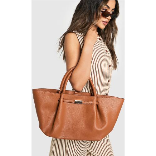 Bolso Tote Texturizado De Cuero Sintético Con Detalle De Broche - boohoo - Modalova