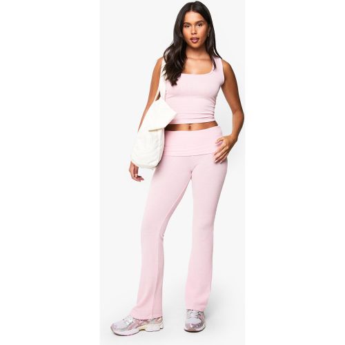 Pantaloni a zampa Mix & Match a coste morbide con risvolti - boohoo - Modalova