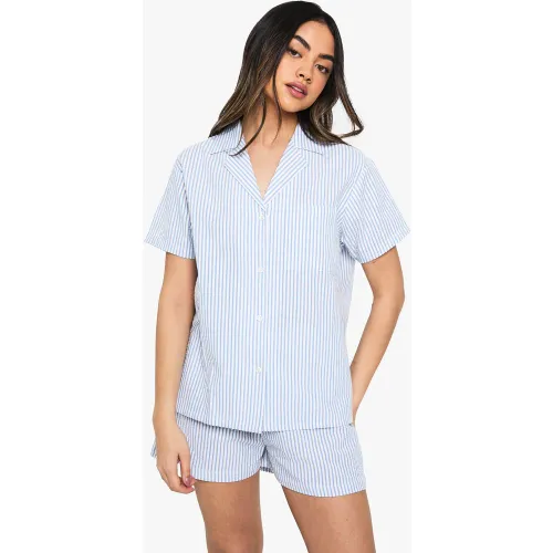 Pijama De Pantalón Corto Y Camisa De Sirsaca Con Estampado De Rayas - boohoo - Modalova