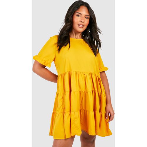 Vestito grembiule Plus Size in tessuto - boohoo - Modalova