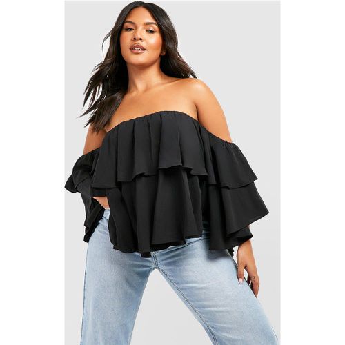 Top Plus Size arricciato con spalle scoperte e volant sul fondo - boohoo - Modalova