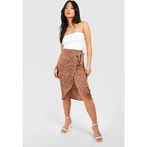 Falda Petite De Raso Cruzada Con Estampado - boohoo - Modalova