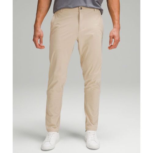 – Commission Hose im Classic Fit Warpstreme für Männer – 81 cm – Khaki – Größe 32 - lululemon - Modalova