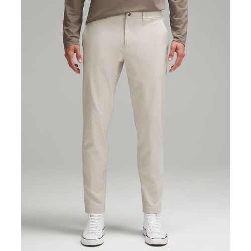 – ABC Chinohose im Slim Fit Warpstreme für Männer – 81 cm – Khaki – Größe 30 - lululemon - Modalova