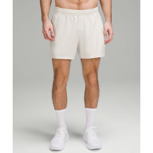 – Pace Breaker Shorts ohne Liner für Männer – 13 cm – Weiß – Größe L - lululemon - Modalova