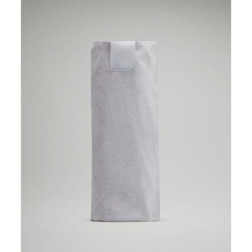 – The Yoga Mat Towel Handtuch Printed – Grau - lululemon - Modalova