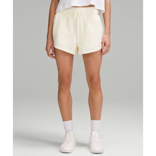 – Inner Glow Shorts mit hohem Bund für Frauen – 8 cm – Gelb/Pastel – Größe 10 - lululemon - Modalova