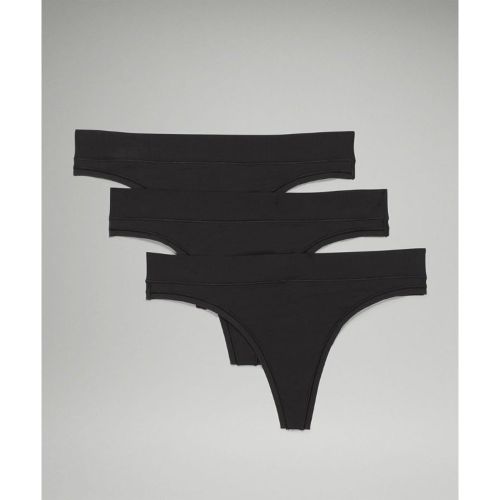 Multipack. Designt für Yoga und Casual. Mittlere Bundhöhe sitzt 3 cm unter unseren Shorts, Crops, Hosen und Leggings mit mittelhohen Bund. lululemon - 132150811 - Modalova