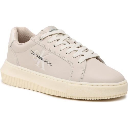 Sneakers - Chunky Cupsole Laceup Lth Pearl YW0YW01096 Eggshell/Pearlized Creamy White ACF - Calvin Klein Jeans - Modalova