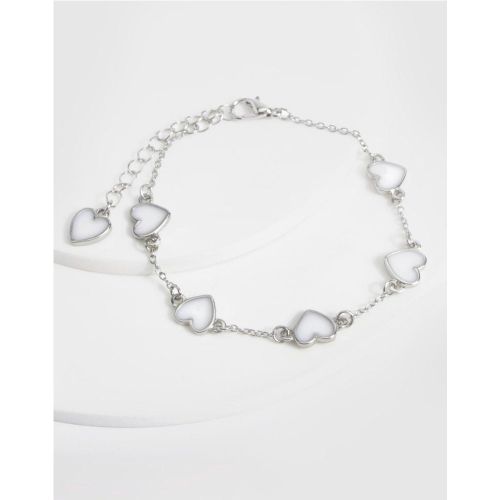 Pulsera Plateada Con Corazón Y Esmalte - boohoo - Modalova
