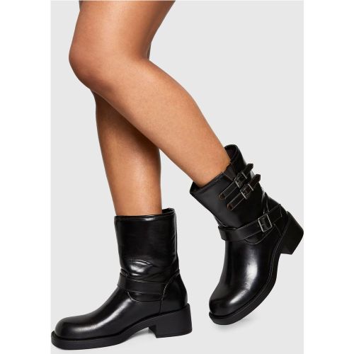 Botas Moteras Estilo Vintage Con Hebilla - boohoo - Modalova