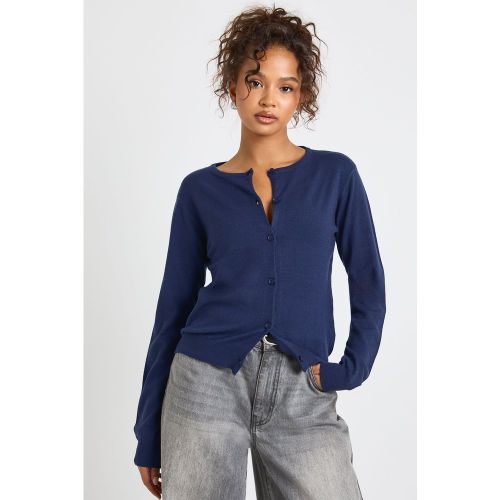 Super Soft Lightweight Knitted Crew Neck Cardigan - boohoo - Modalova